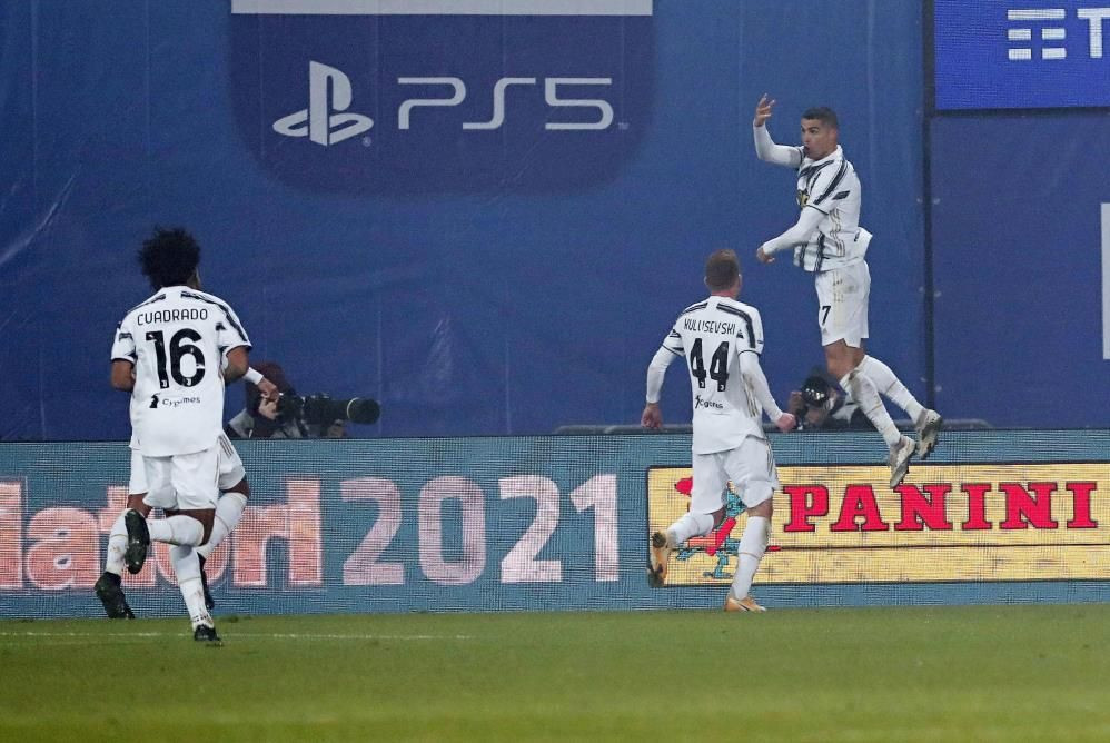 Cristiano Ronaldo imzayı atıyor - Sayfa 13