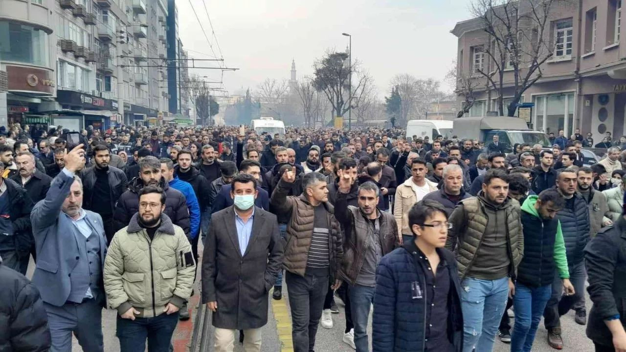 Ülkü Ocakları eski Genel Başkanı Sinan Ateş son yolculuğuna uğurlandı! Gözyaşları sel oldu... - Sayfa 6