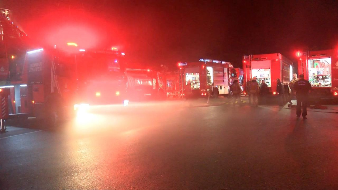 Kadıköy Bostancı sahilde korkutan tekne yangını: 6 tekne küle döndü - Sayfa 8