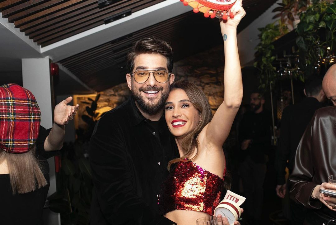 Altınlar havada uçuştu! Enis Arıkan'a kına gecesi tadında doğum günü - Sayfa 5