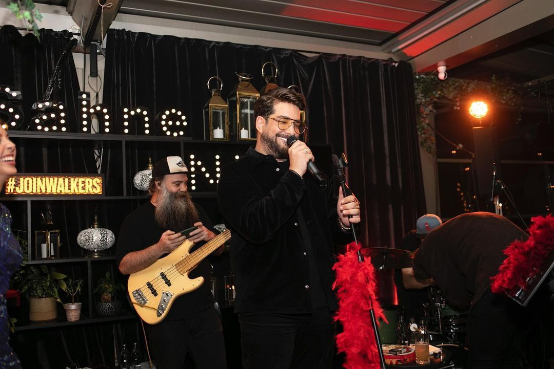 Altınlar havada uçuştu! Enis Arıkan'a kına gecesi tadında doğum günü - Sayfa 6