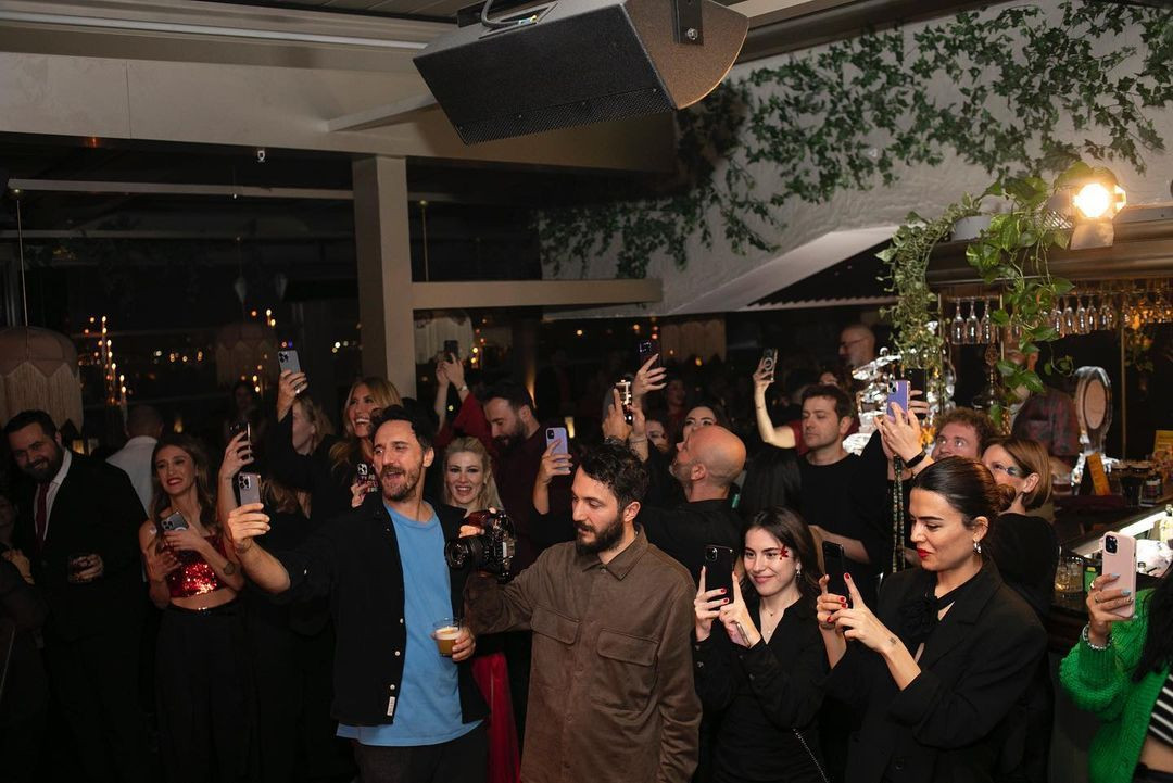 Altınlar havada uçuştu! Enis Arıkan'a kına gecesi tadında doğum günü - Sayfa 8