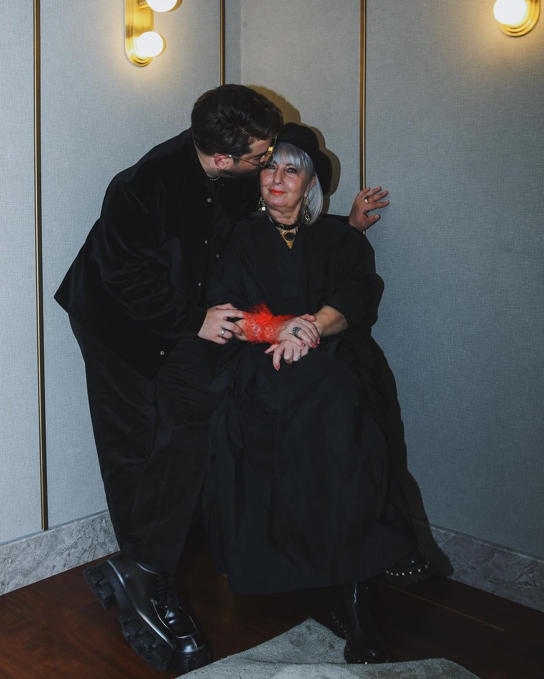 Altınlar havada uçuştu! Enis Arıkan'a kına gecesi tadında doğum günü - Sayfa 7