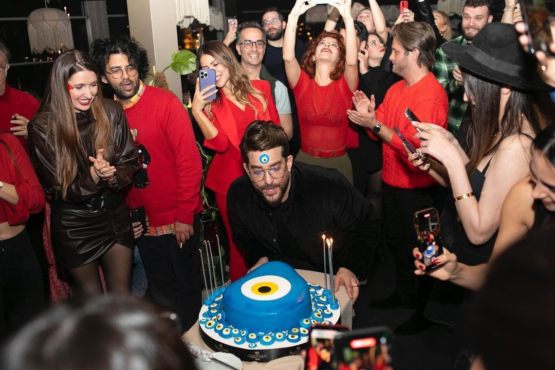 Altınlar havada uçuştu! Enis Arıkan'a kına gecesi tadında doğum günü - Sayfa 11