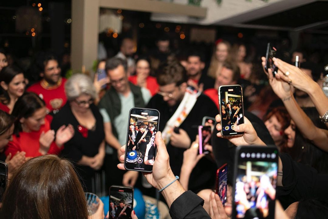 Altınlar havada uçuştu! Enis Arıkan'a kına gecesi tadında doğum günü - Sayfa 10