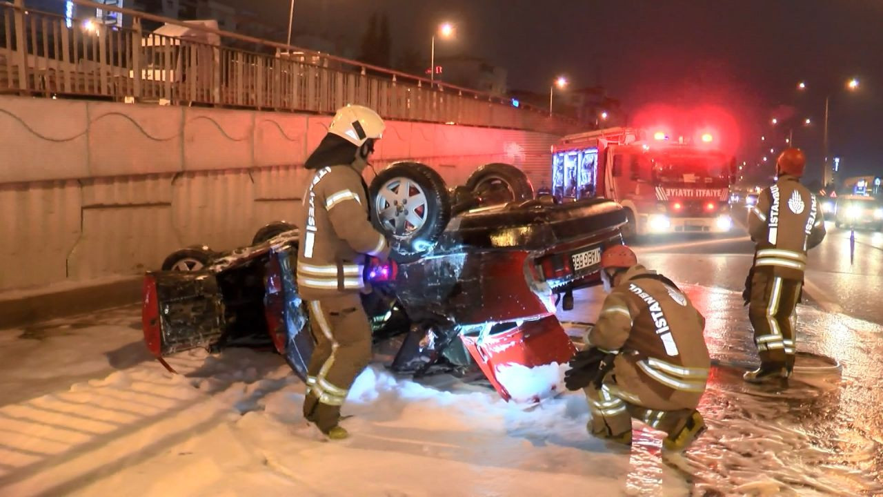 Pendik'te takla atarak ters dönen araç alev alev yandı: 4 yaralı - Sayfa 5