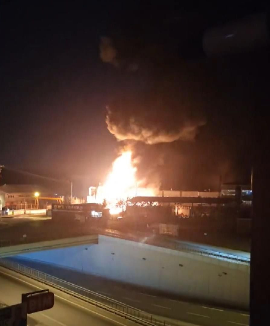 Arnavutköy'de korkutan yangın! 14 bin metrekarelik fabrika küle döndü! 2 kamyon kullanılamaz hale geldi - Sayfa 5