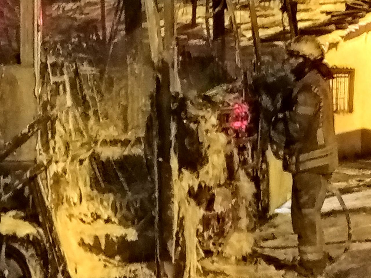 Küçükçekmece'de korkutan yangın! Park halindeki 2 minibüs alev alev yanarak küle döndü - Sayfa 7