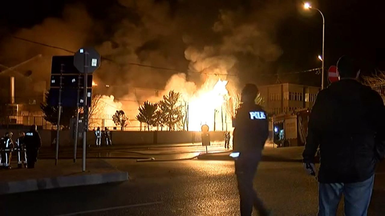 Arnavutköy'de korkutan yangın! 14 bin metrekarelik fabrika küle döndü! 2 kamyon kullanılamaz hale geldi - Sayfa 8