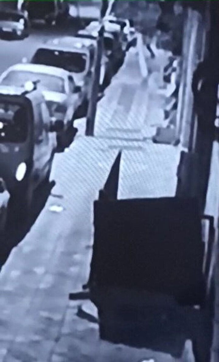 İstanbul'da akılalmaz dehşet: Ölümle tehdit etti dövdü mahalleyi yaktı - Sayfa 10