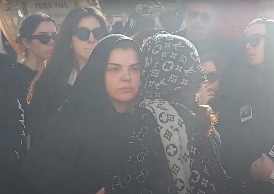 Elif Karlı'nın eşi Cengiz Karlı son yolculuğuna uğurlandı - Sayfa 11