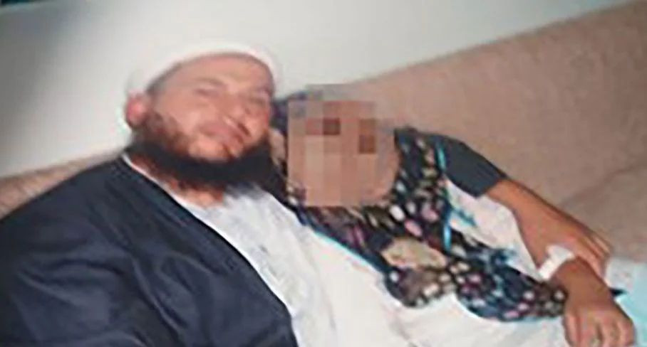 6 yaşında evlendirilen kızdan dikkat çeken 'ünlü radyocu' itirafı: Altınları al kaç dedi, müstehcen pozlar istedi! - Sayfa 5