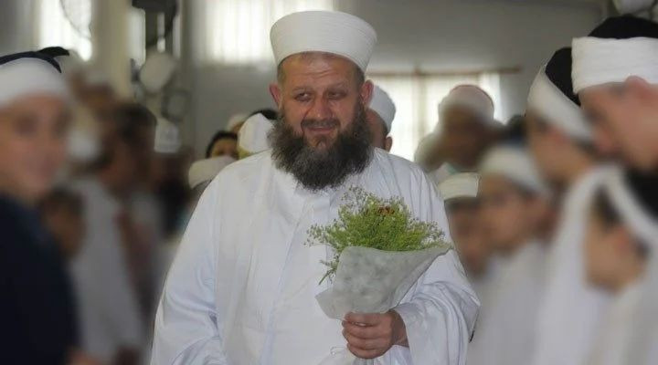 6 yaşında evlendirilen kızdan dikkat çeken 'ünlü radyocu' itirafı: Altınları al kaç dedi, müstehcen pozlar istedi! - Sayfa 8