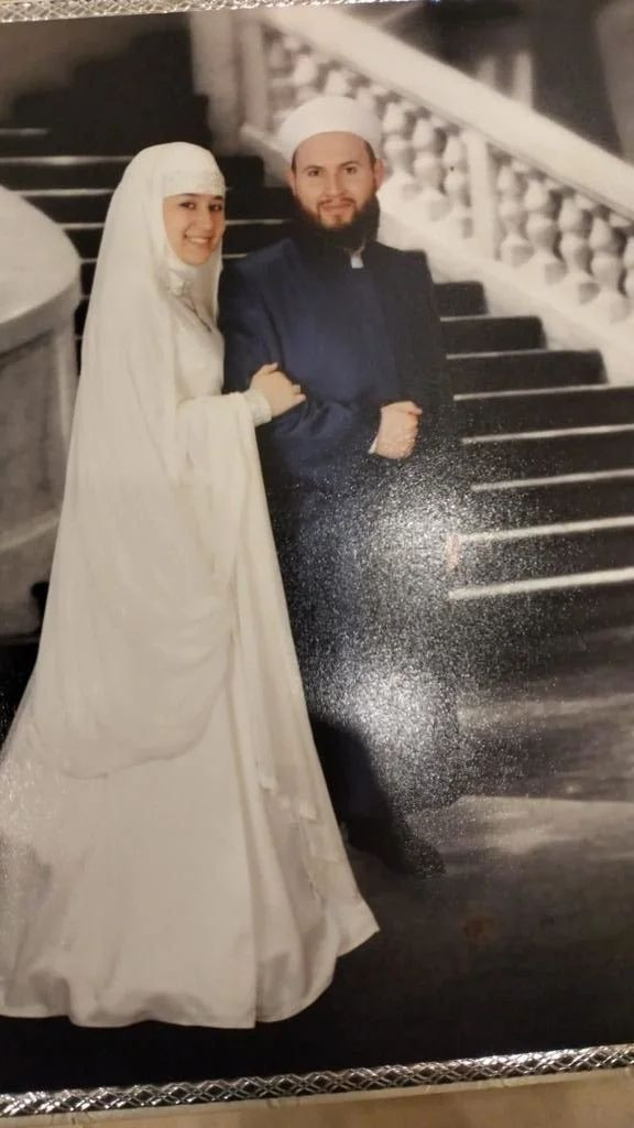 6 yaşında evlendirilen kızdan dikkat çeken 'ünlü radyocu' itirafı: Altınları al kaç dedi, müstehcen pozlar istedi! - Sayfa 9