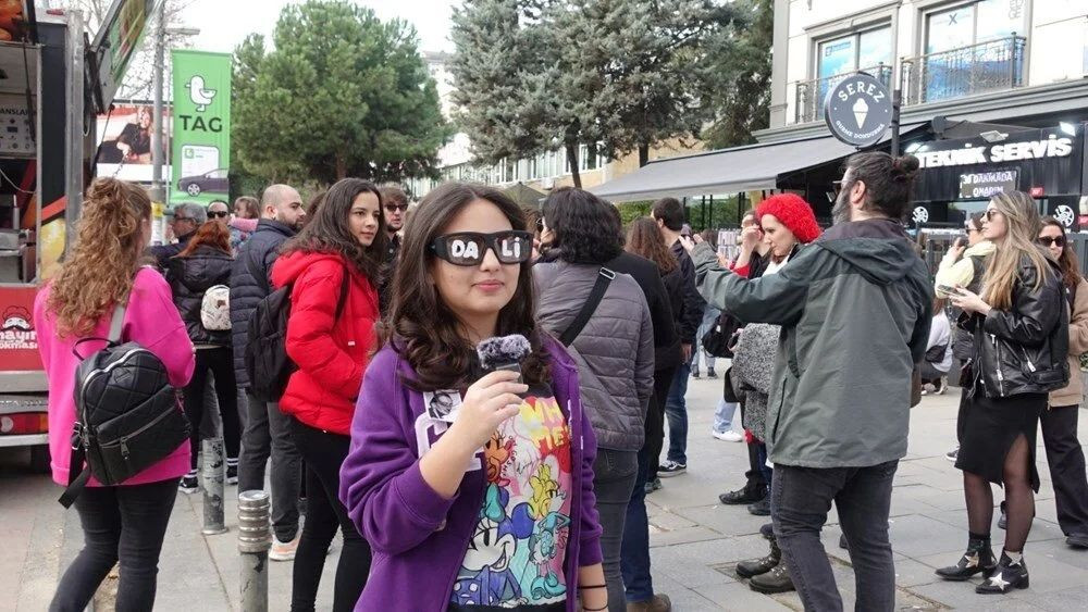 Salvador Dali için 'hayır lokması' döktüler! Kadıköy'de ilginç anlar... - Sayfa 7