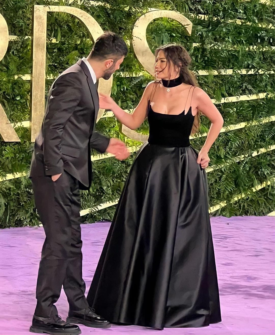 Engin Akyürek ile Demet Özdemir'in uyumlu tarzı ödül törenine damga vurdu - Sayfa 5