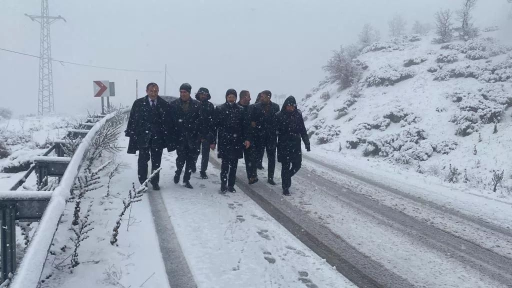 AK Parti heyeti, vali ve belediye başkanının zor anları! Vatandaşlar yardımcı oldu... - Sayfa 3