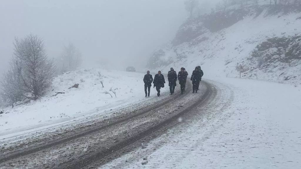 AK Parti heyeti, vali ve belediye başkanının zor anları! Vatandaşlar yardımcı oldu... - Sayfa 2