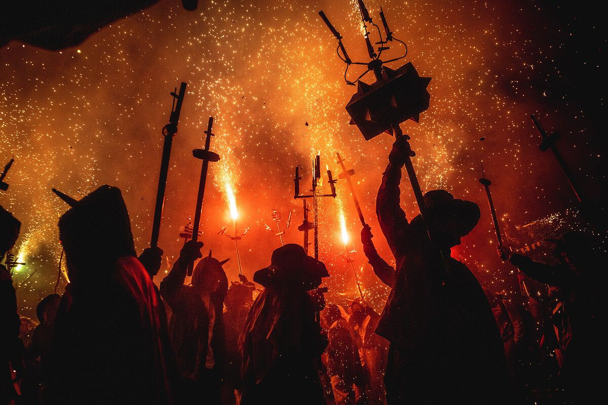 Barselona’da sokaklar kıvılcımlarla renklendi - Sayfa 7