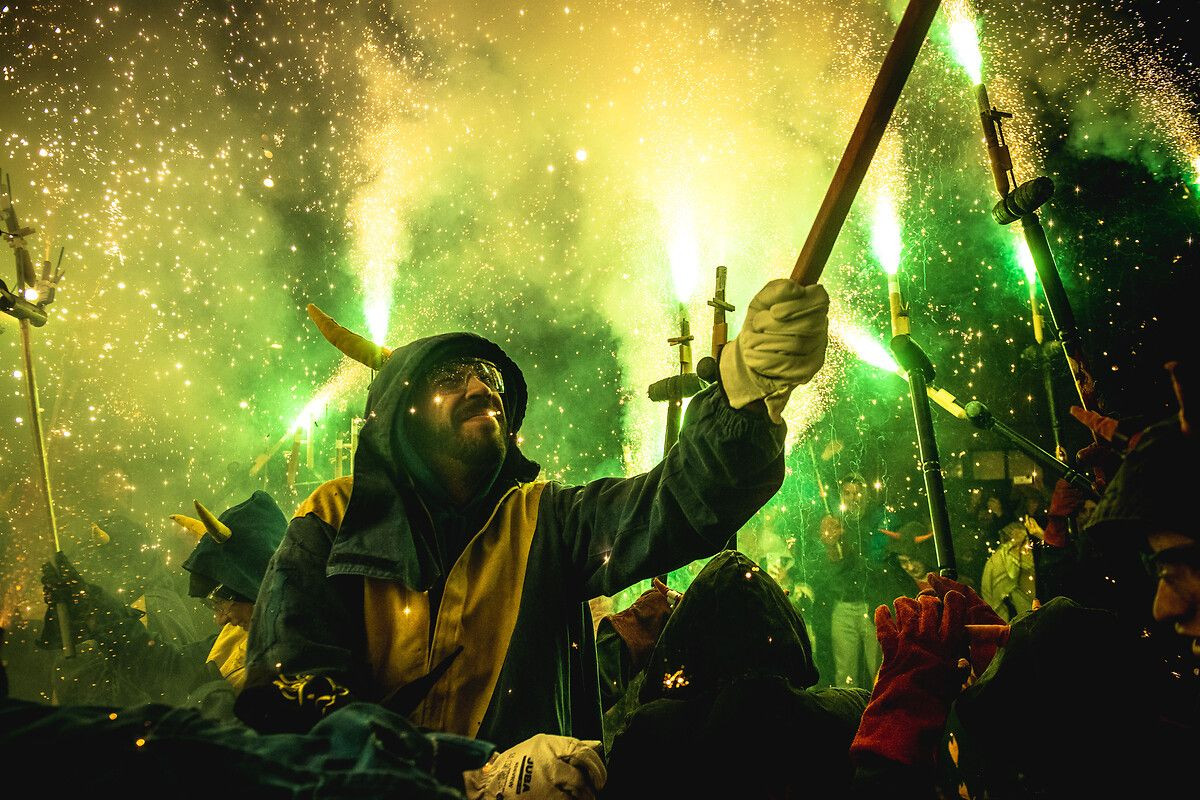 Barselona’da sokaklar kıvılcımlarla renklendi - Sayfa 8