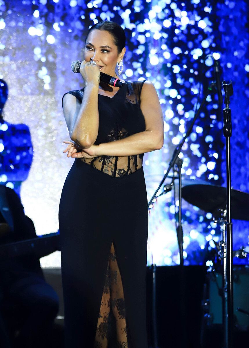 Hülya Avşar'ın karton maketine saldırı - Sayfa 6