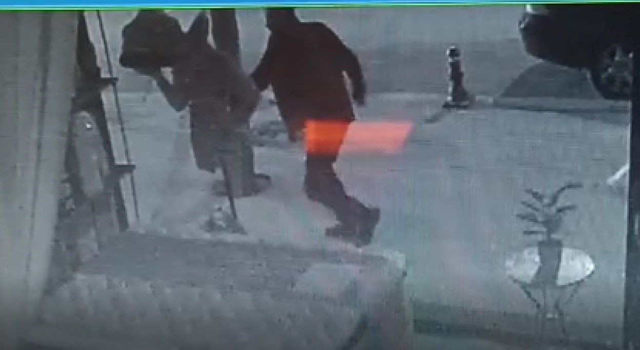 Hülya Avşar'ın karton maketine saldırı - Sayfa 5