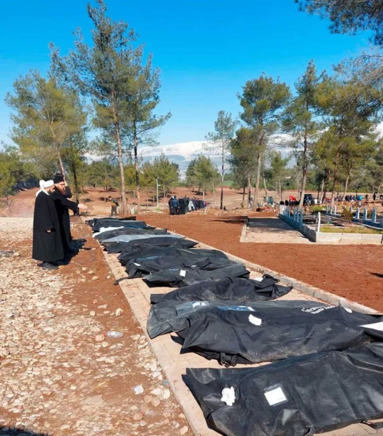 Diyanetten kahreden fetva! Salgın, hastalık, deprem vb. hallerde ihtiyaç duyulduğu takdirde cenazelerin ceset torbasıyla gömülmesi caizdir - Sayfa 9