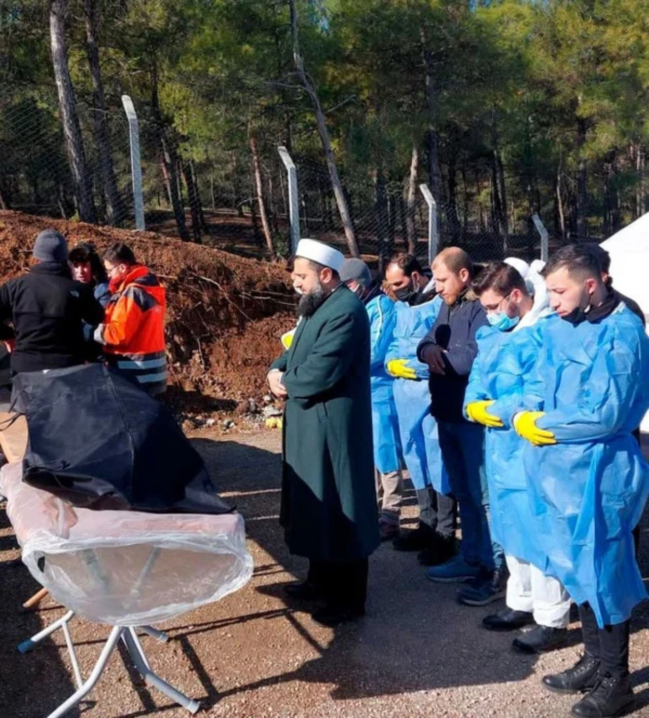 Diyanetten kahreden fetva! Salgın, hastalık, deprem vb. hallerde ihtiyaç duyulduğu takdirde cenazelerin ceset torbasıyla gömülmesi caizdir - Sayfa 7