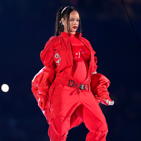 Rihanna ikinci bebeğine hamile! Büyüyen karnı Super Bowl'a damga vurdu - Sayfa 15