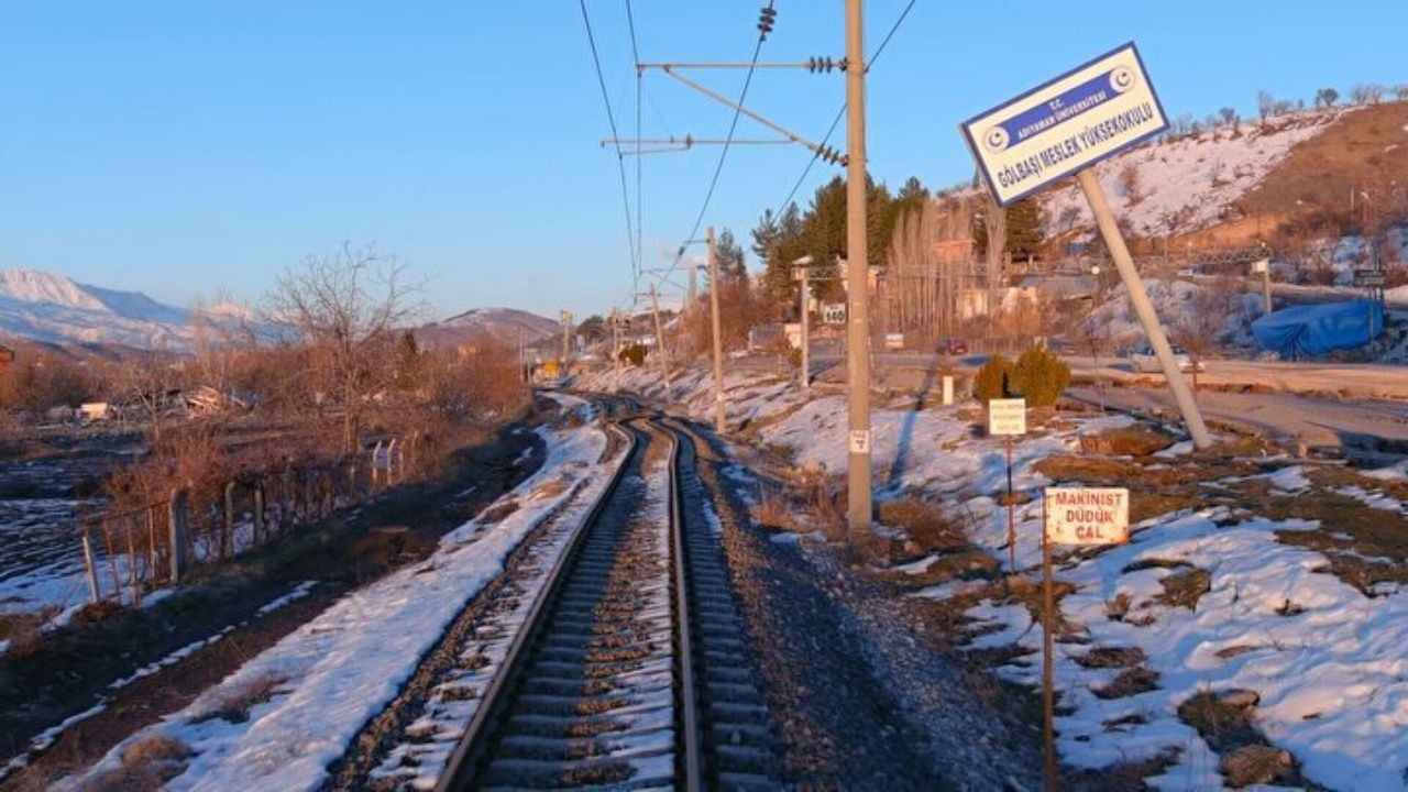 Yıkımın korkunç boyutu! Adıyaman'da depremde yamulan tren rayları havadan görüntülendi - Sayfa 5