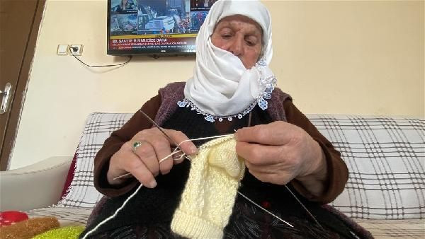 Depremzedelere düvesini bağışlamıştı! Koca yürekli teyze bu kez de dokuduğu yün çorapları gönderdi - Sayfa 5