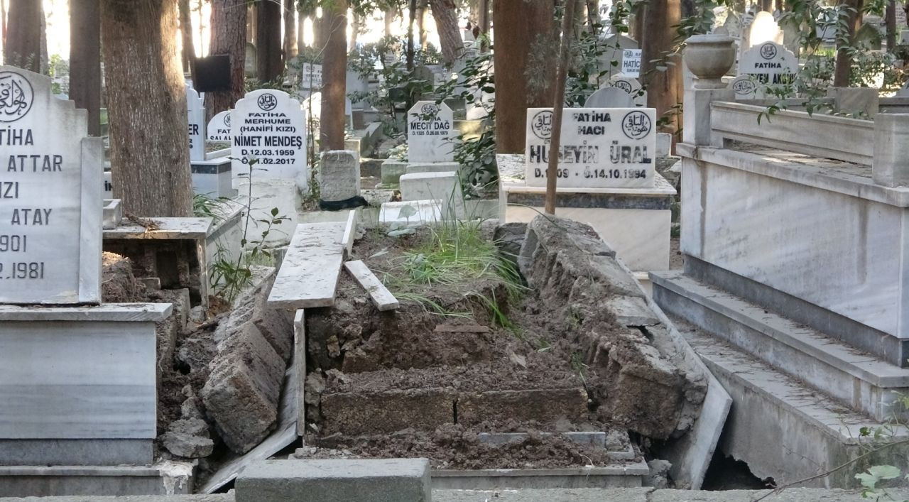 Hatay'da mezarlar deprem yüzünden yollara uçtu - Sayfa 6
