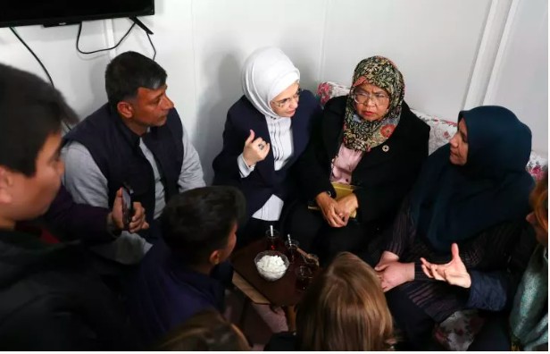 Emine Erdoğan depremzedeleri ziyaret etti - Sayfa 6