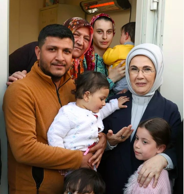 Emine Erdoğan depremzedeleri ziyaret etti - Sayfa 5