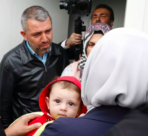 Emine Erdoğan depremzedeleri ziyaret etti - Sayfa 9