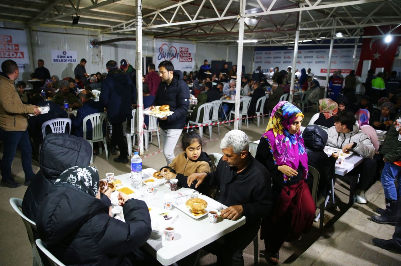 Deprem bölgesinde ilk sahur: Gemide, çadırda, konteynerde... - Sayfa 6