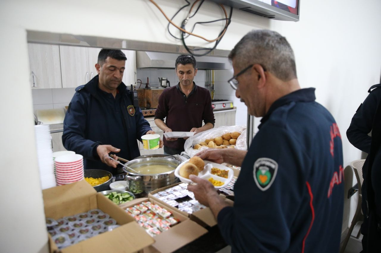 Deprem bölgesinde ilk sahur: Gemide, çadırda, konteynerde... - Sayfa 8