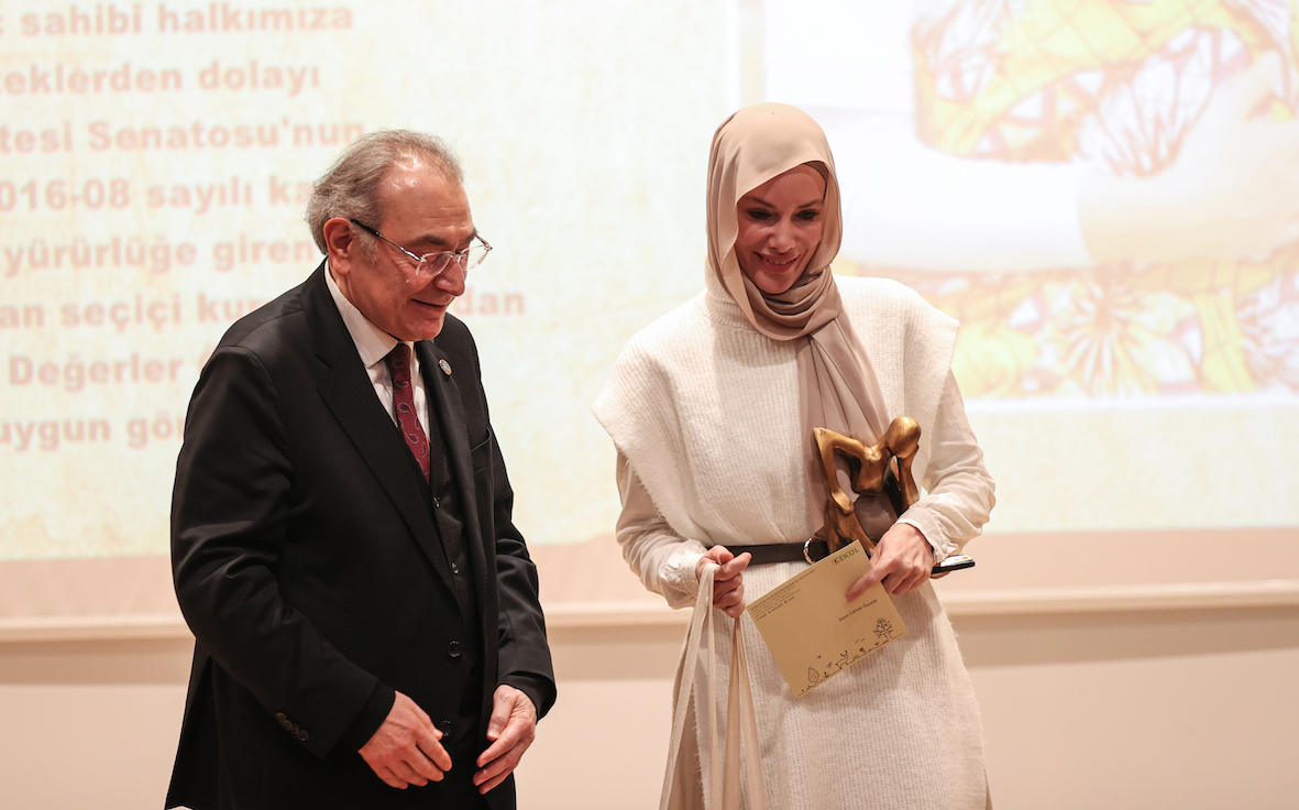 Umuda Koşanlar Derneği Yönetim Kurulu Başkanı Gamze Özçelik'e 'Yüksek İnsani Değerler Ödülü' verildi - Sayfa 5