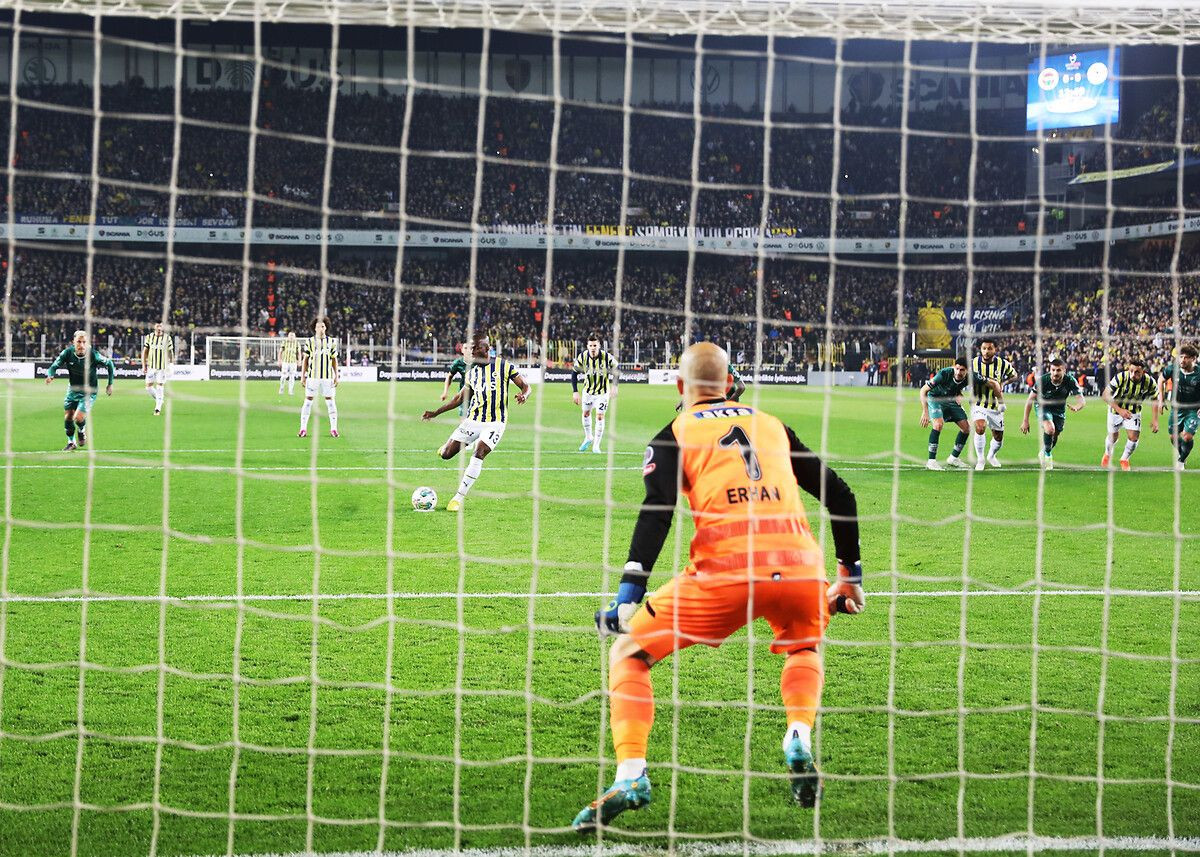 Valencia imzayı attı! Dudak uçuklatan rakam... - Sayfa 12