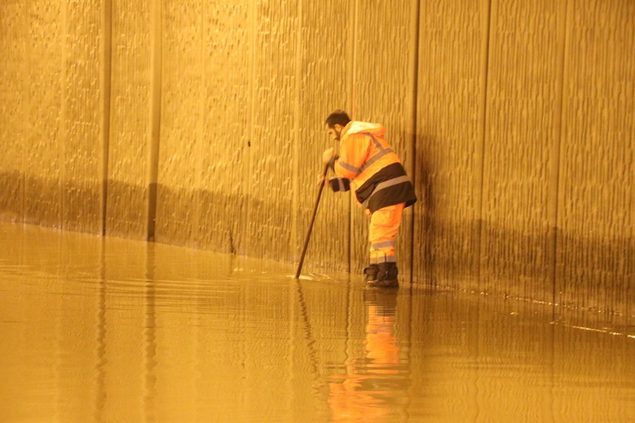 Bingöl, Diyarbakır, Elazığ ve Şanlıurfa'da şiddetli yağış! Cadde ve sokaklar suyla doldu - Sayfa 8