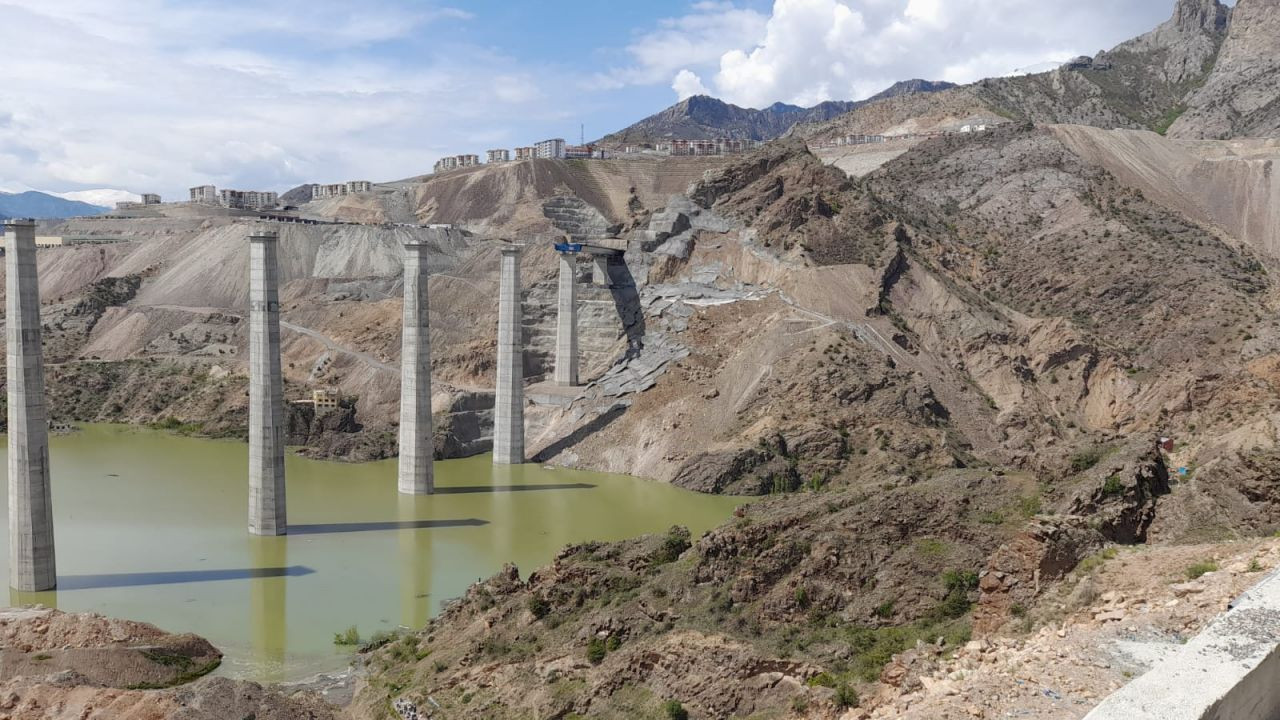 Yusufeli'nde viyadük inşası yakınında heyelan - Sayfa 5