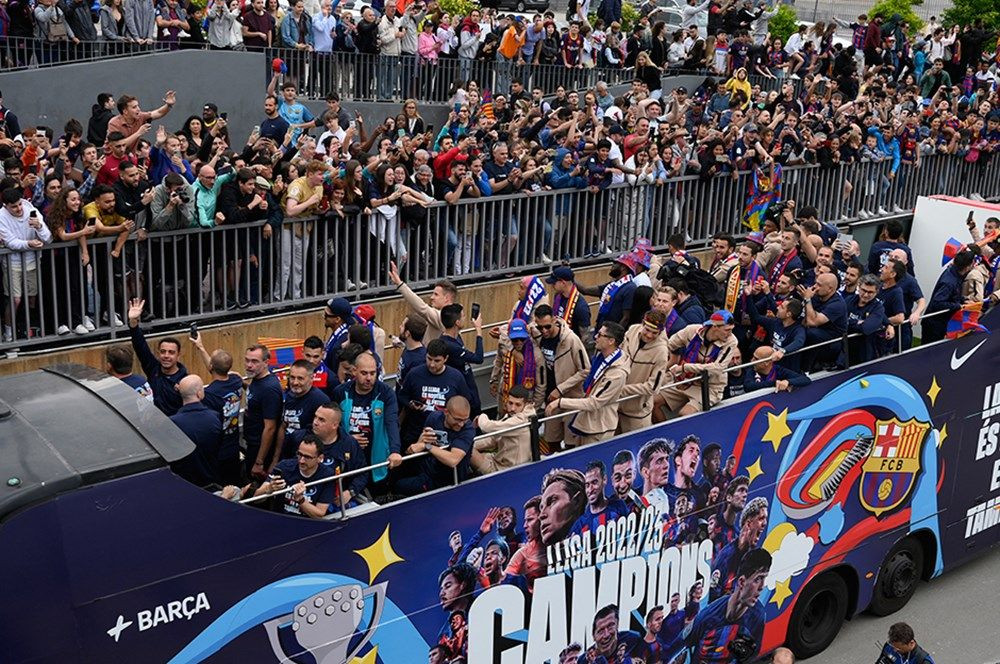 Barcelona'da La Liga şampiyonluğu coşkuyla kutlandı! - Sayfa 7