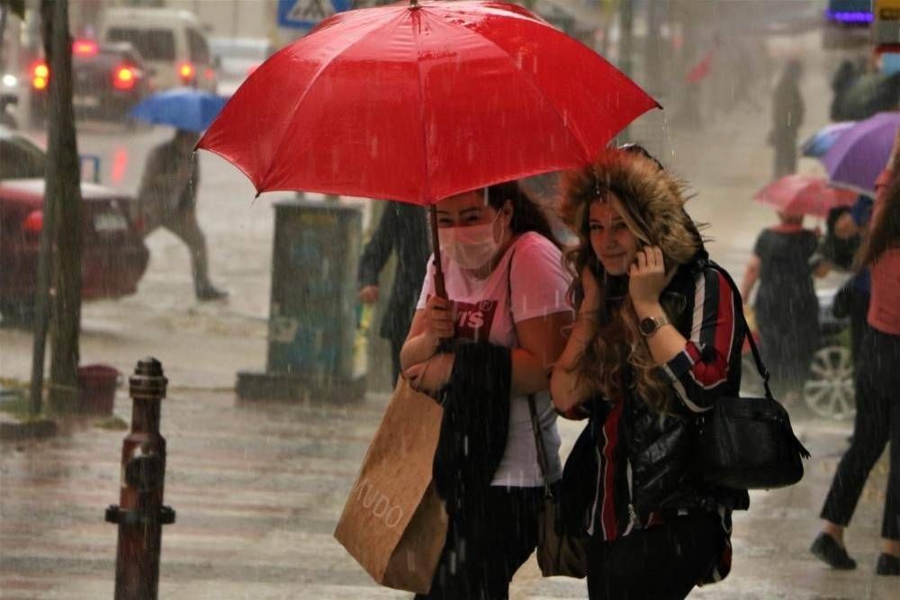 Meteoroloji'den 13 ile sarı kodlu uyarı! Kuvvetli sağanak geliyor... Bu saatlere dikkat! - Sayfa 4