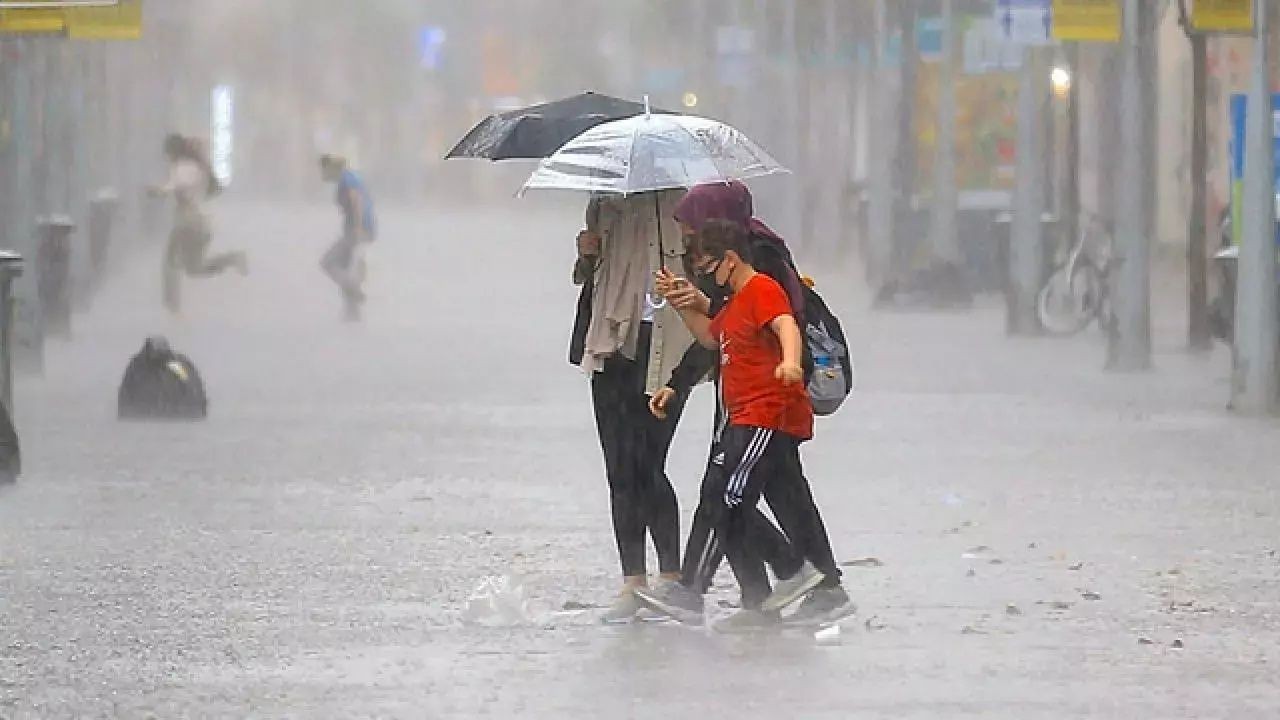 Meteoroloji'den 13 ile sarı kodlu uyarı! Kuvvetli sağanak geliyor... Bu saatlere dikkat! - Sayfa 1