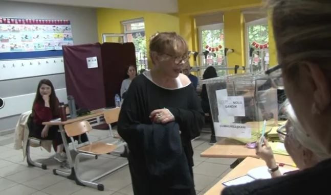 Sezen Aksu mührü elinde unuttu, Serenay Sarıkaya tarzıyla dikkat çekti - Sayfa 5