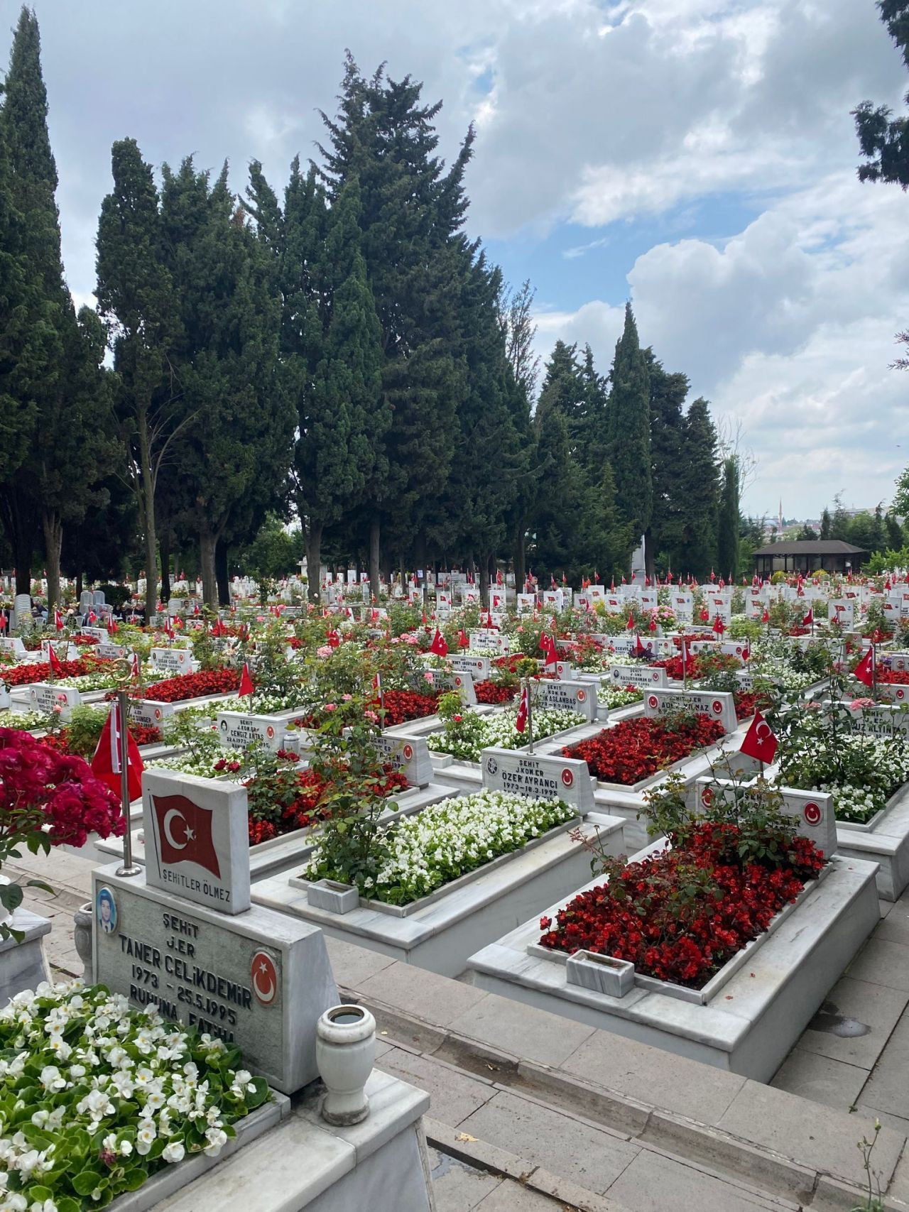 Buruk Babalar günü: Kahraman babalar, kahraman evlatlarını ziyaret için Edirnekapı Şehitliği'ne geldi - Sayfa 5