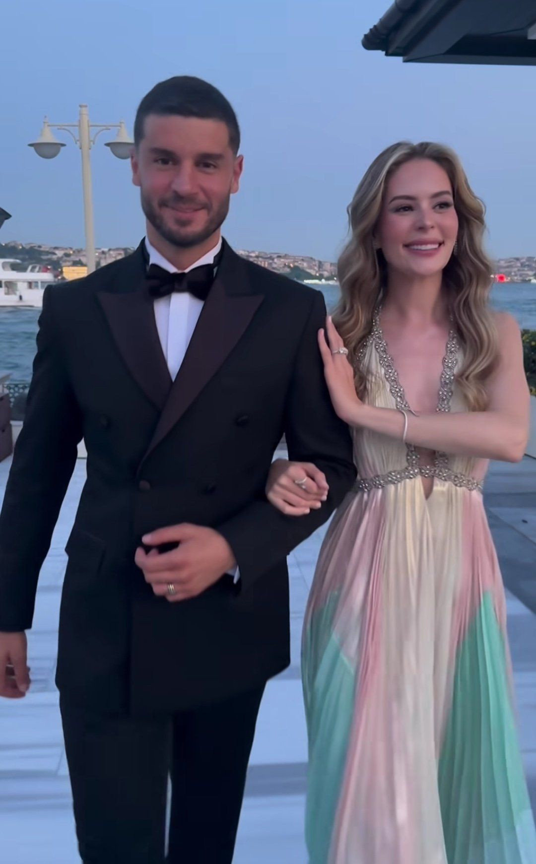 Yıldız Çağrı Atiksoy imaj değişikliğine gitti! Yeni saçlarıyla göz kamaştırdı - Sayfa 7