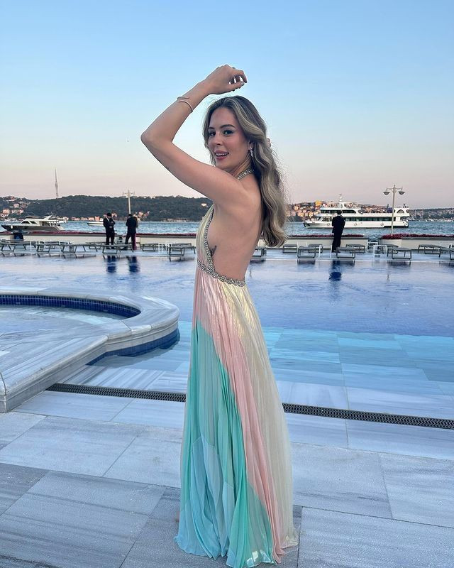 Yıldız Çağrı Atiksoy imaj değişikliğine gitti! Yeni saçlarıyla göz kamaştırdı - Sayfa 6