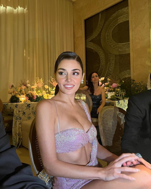 Hande Erçel, sevgilisi Hakan Sabancı'yı kadraj dışı bıraktı! - Sayfa 6