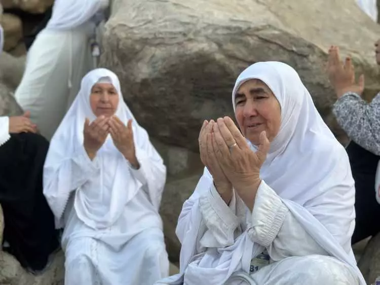 Eller semaya açıldı! İşte hacı adaylarının Arafat'tan görüntüleri... - Sayfa 16